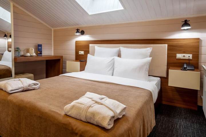 Room 4 of 18
