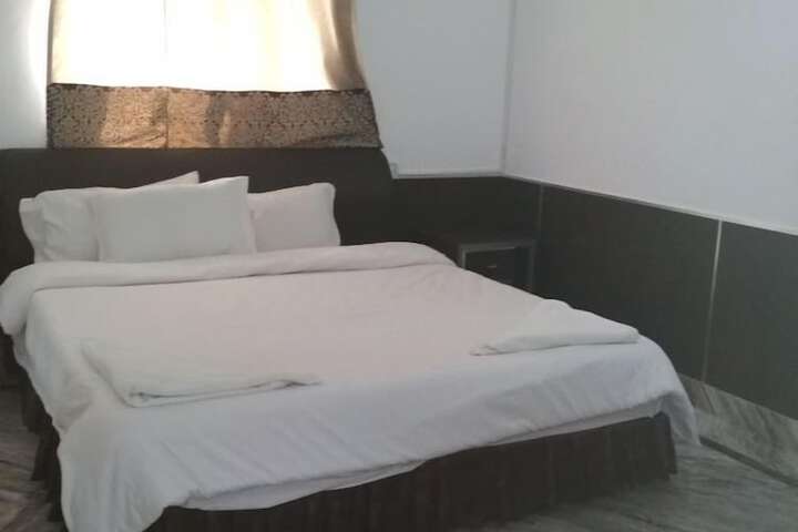 Room 35 of 60