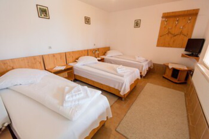 Room 3 of 25