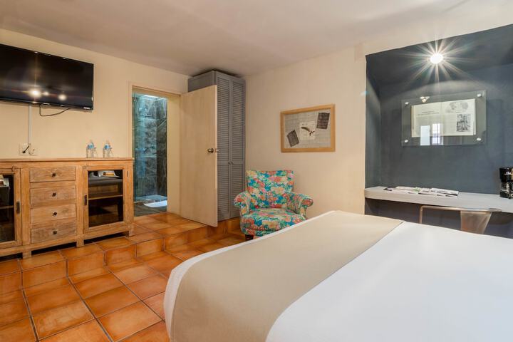 Room 9 of 28