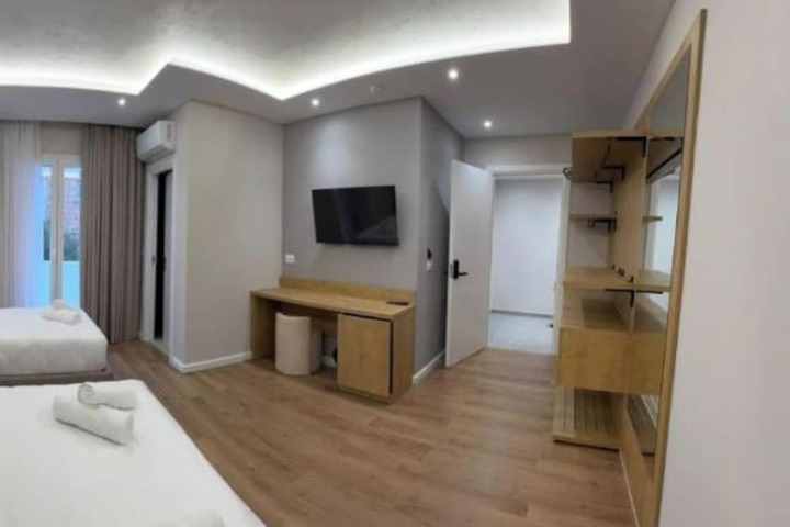 Room 3 of 33