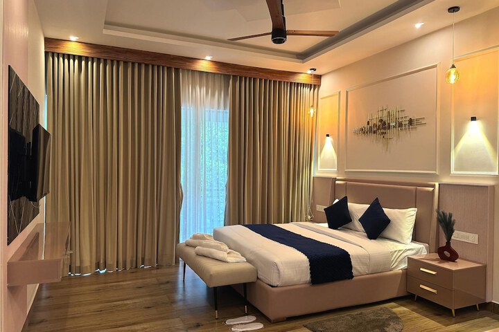 Room 2 of 36