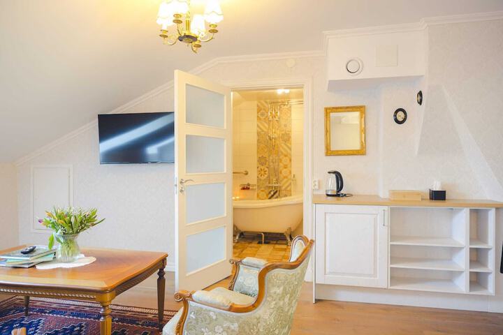 Room 9 of 36