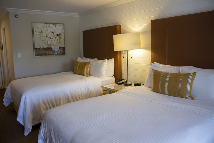2 Queen Beds (2 of 5)