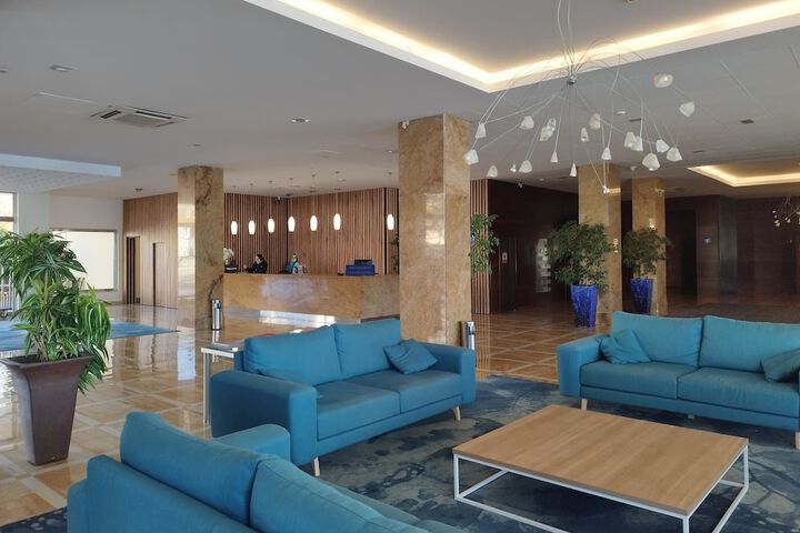 Entrance & Lobby