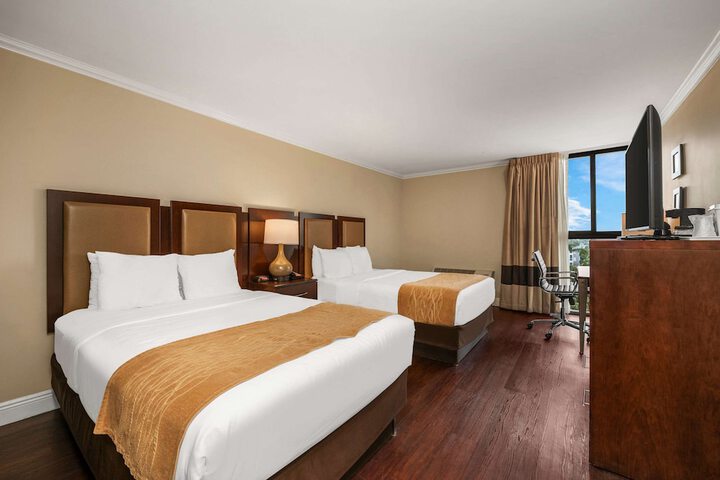 2 Double Beds City View (1 of 11)