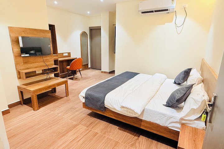 Room 7 of 18