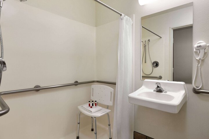 Room 15 of 16