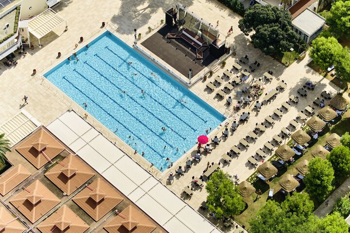 Hotel Pool