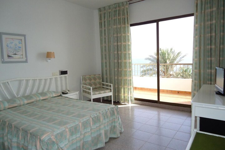 Room 14 of 34