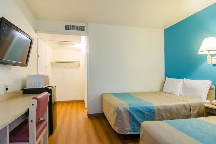 Room 17 of 32