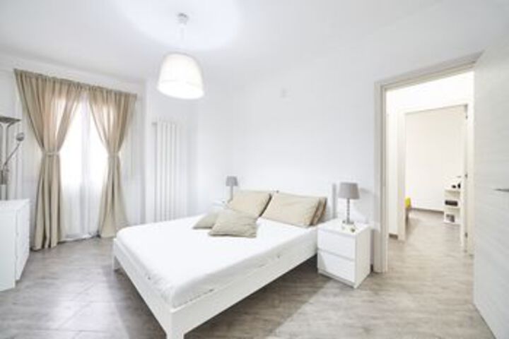 Room 6 of 13