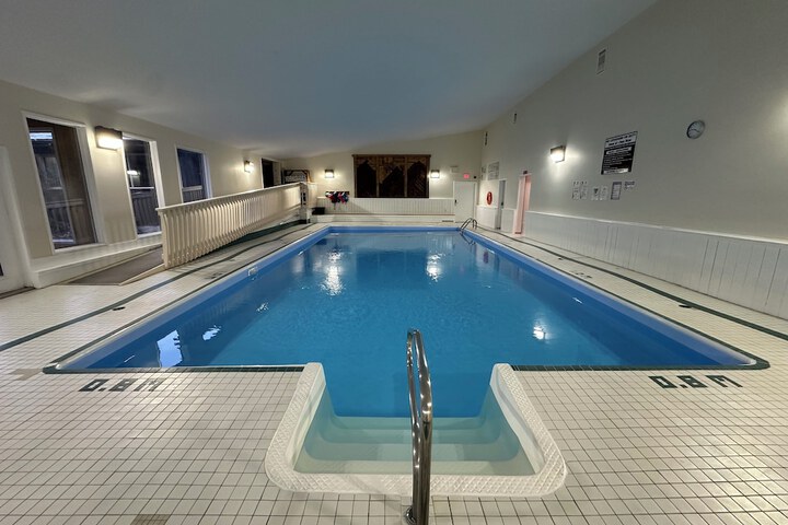 Hotel Pool