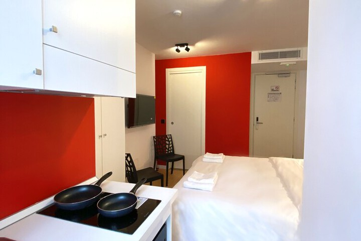 Room 6 of 34