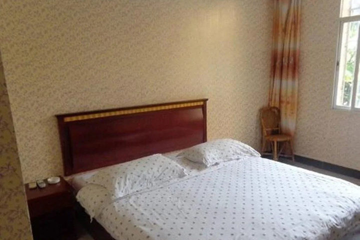 Room 4 of 9