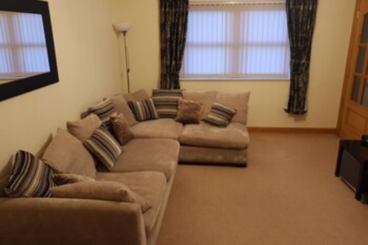 Room 6 of 10