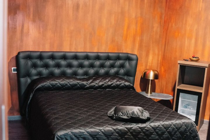 Room 5 of 50