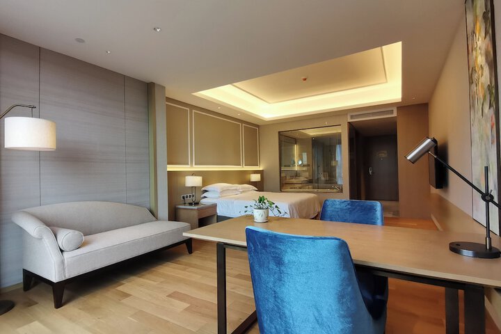 Room 9 of 28