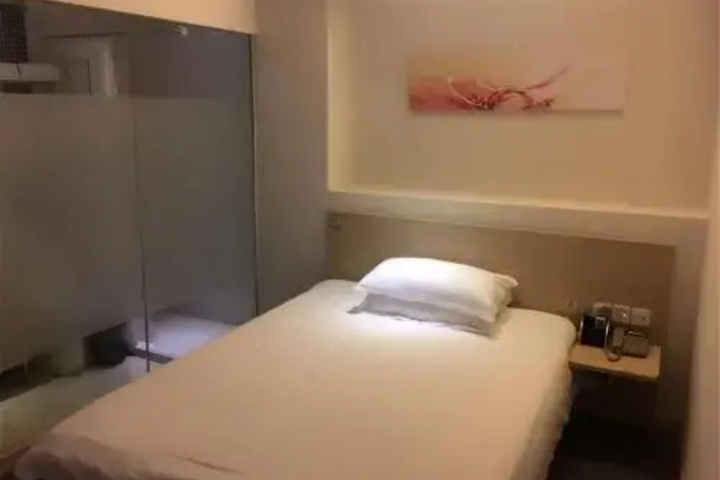 Room 3 of 11
