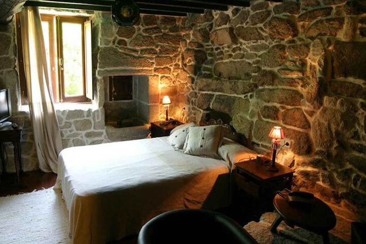 Room 9 of 33