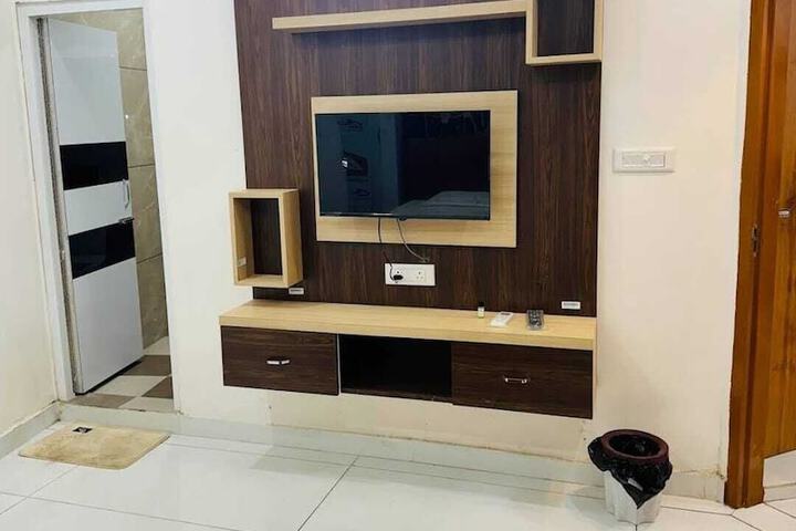 Room 6 of 18