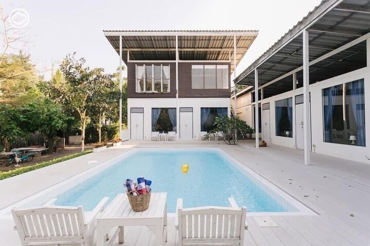 Hotel with Pool