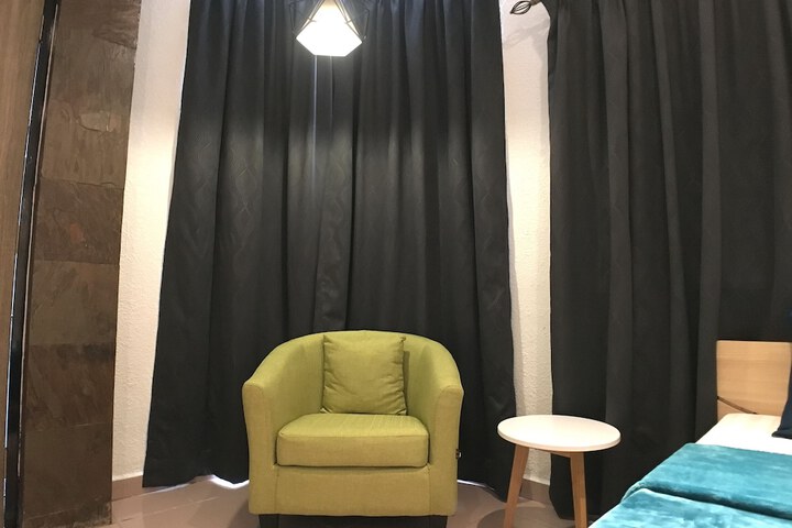Room 12 of 38