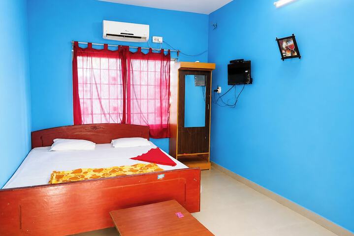 Room 12 of 16