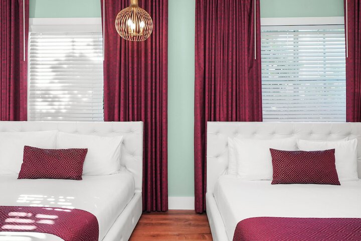 1 Queen Bed (8 of 8)