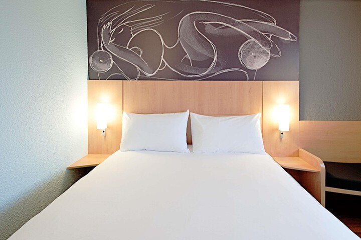 Room 4 of 60