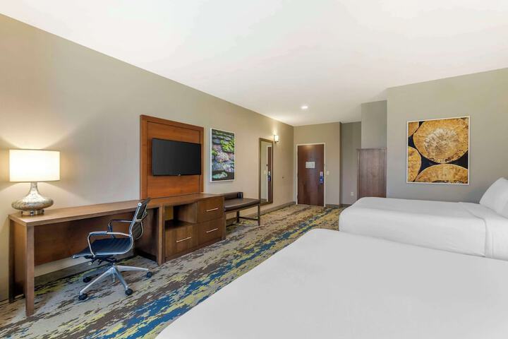 Room 6 of 34