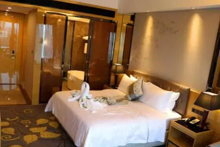 Room 6 of 28