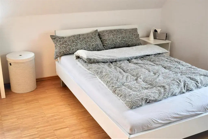 Room 6 of 11