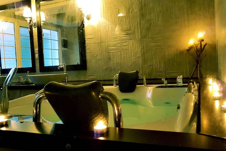 Hot Tub 10 of 18