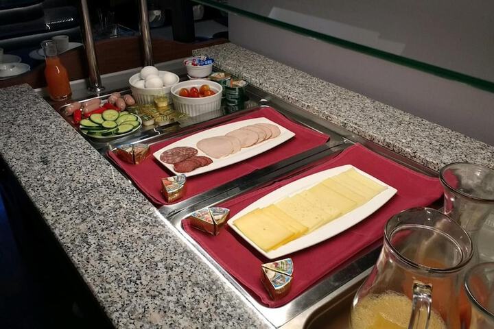 Dining 42 of 51