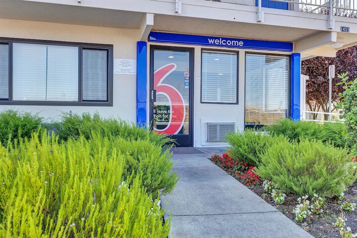 Motel 6 Vallejo CA Six Flags West Vallejo | Bookonline.com