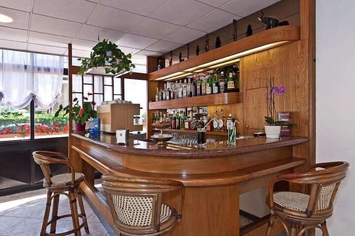 Lounge 41 of 47