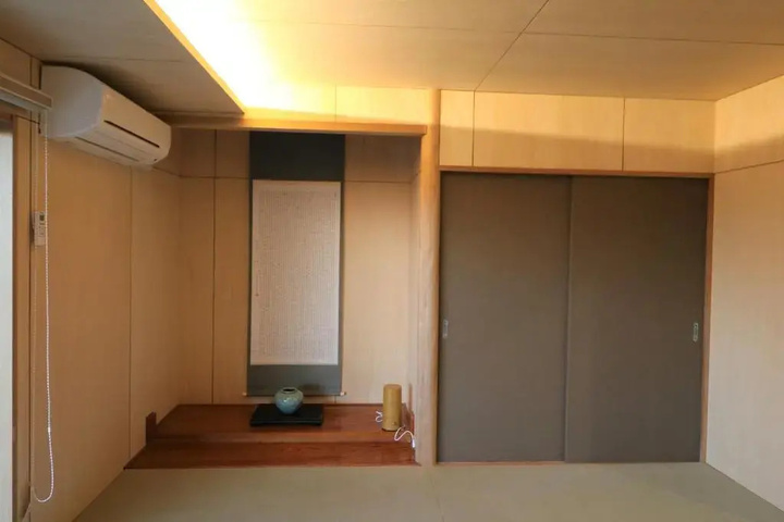 Room 10 of 17