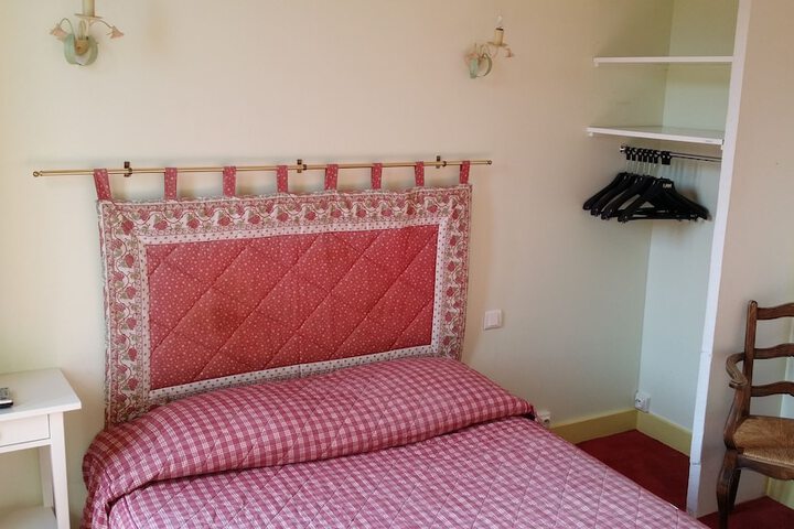 Room 2 of 32