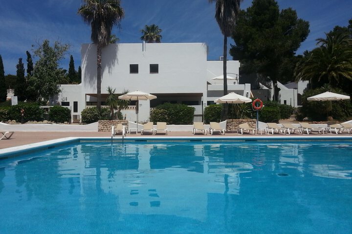 Pool 24 of 52