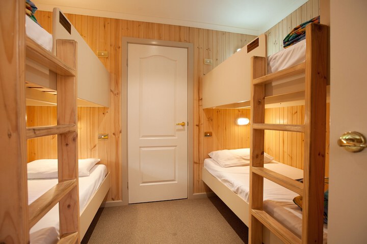 Room 16 of 147