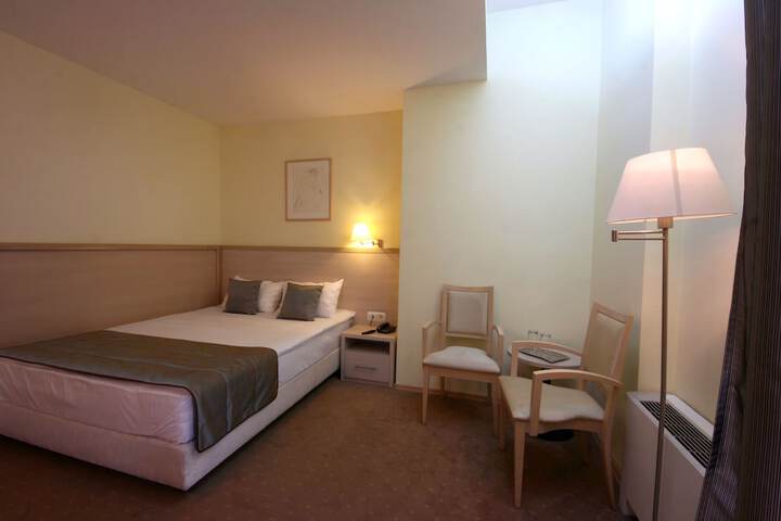Room 18 of 34
