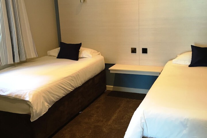 Room 15 of 83