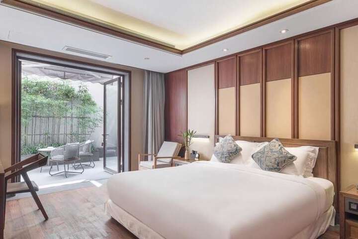 Room 8 of 52