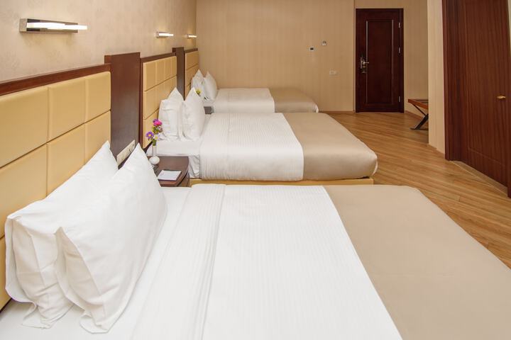 Room 8 of 80
