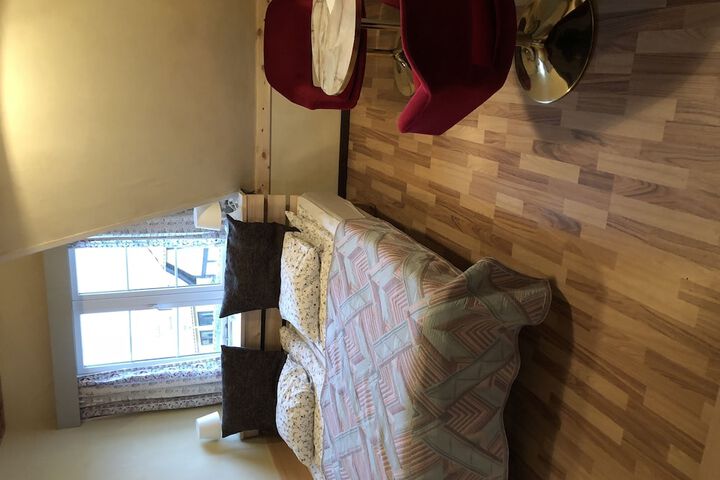 Room 4 of 62