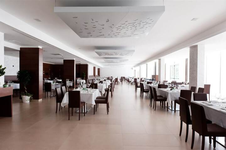 Dining 57 of 68