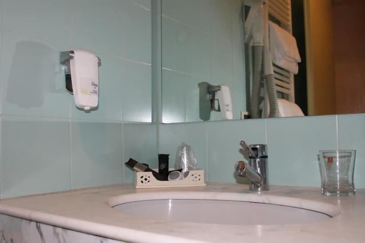 Room 6 of 25