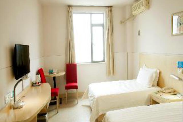 Room 8 of 10