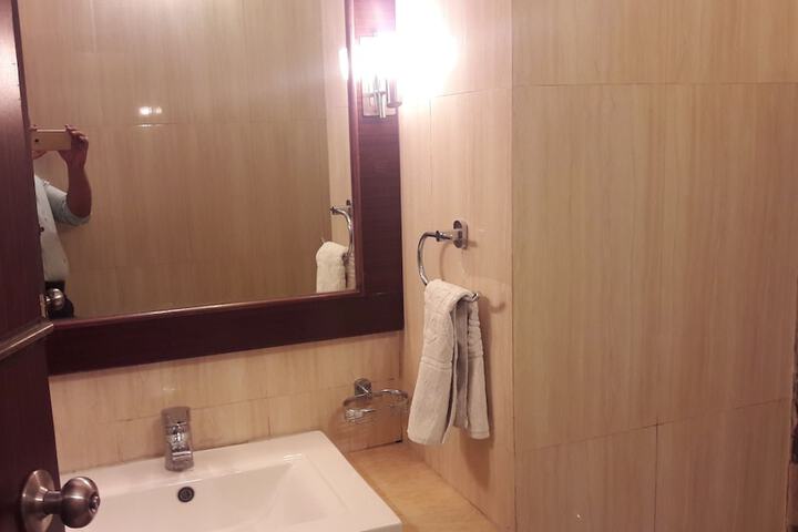Room 16 of 43